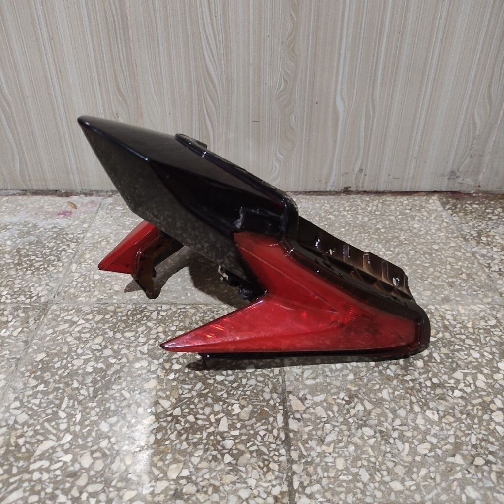 Mika Set Reflektor Stoplamp Vario 125 Kzr Original Copotan