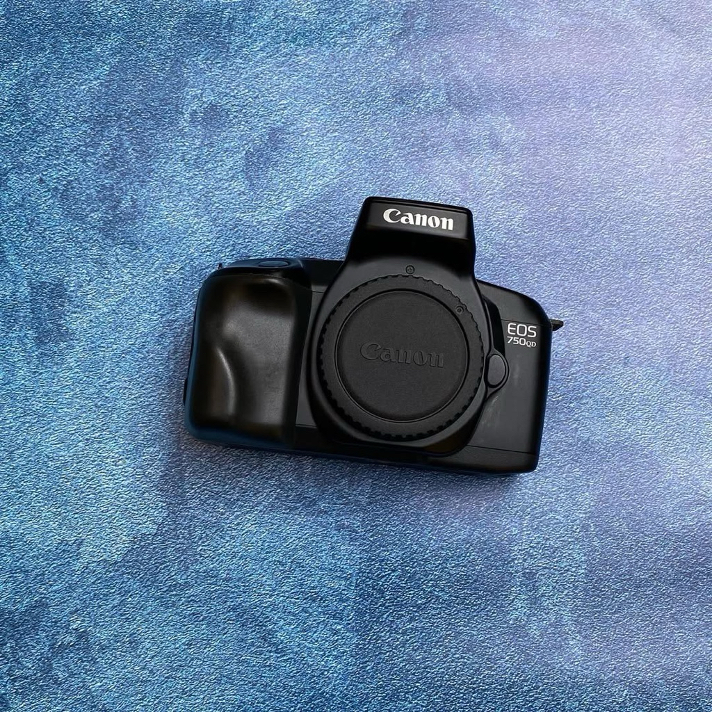 Kamera Analog Canon EOS 750 QD Hiasan Cafe