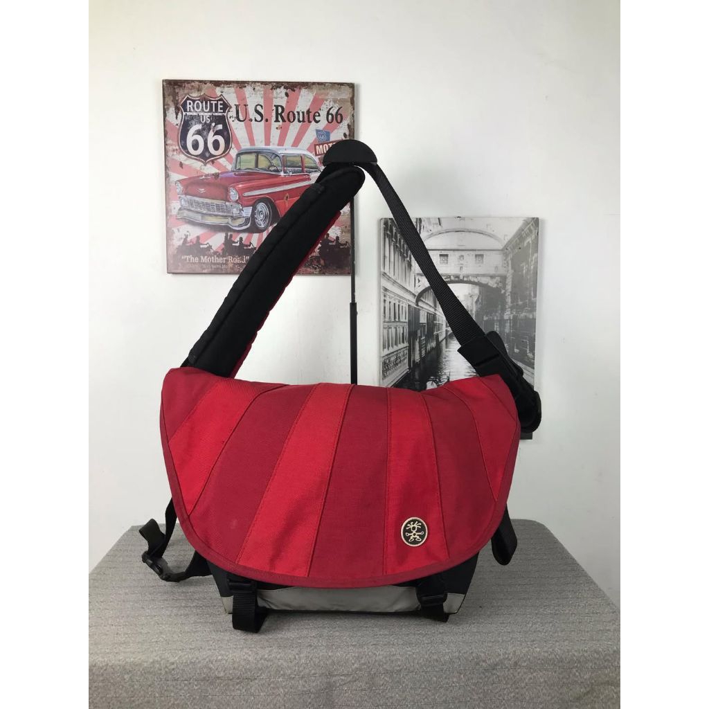 tas selempang Crumpler The Barney rustle blanket