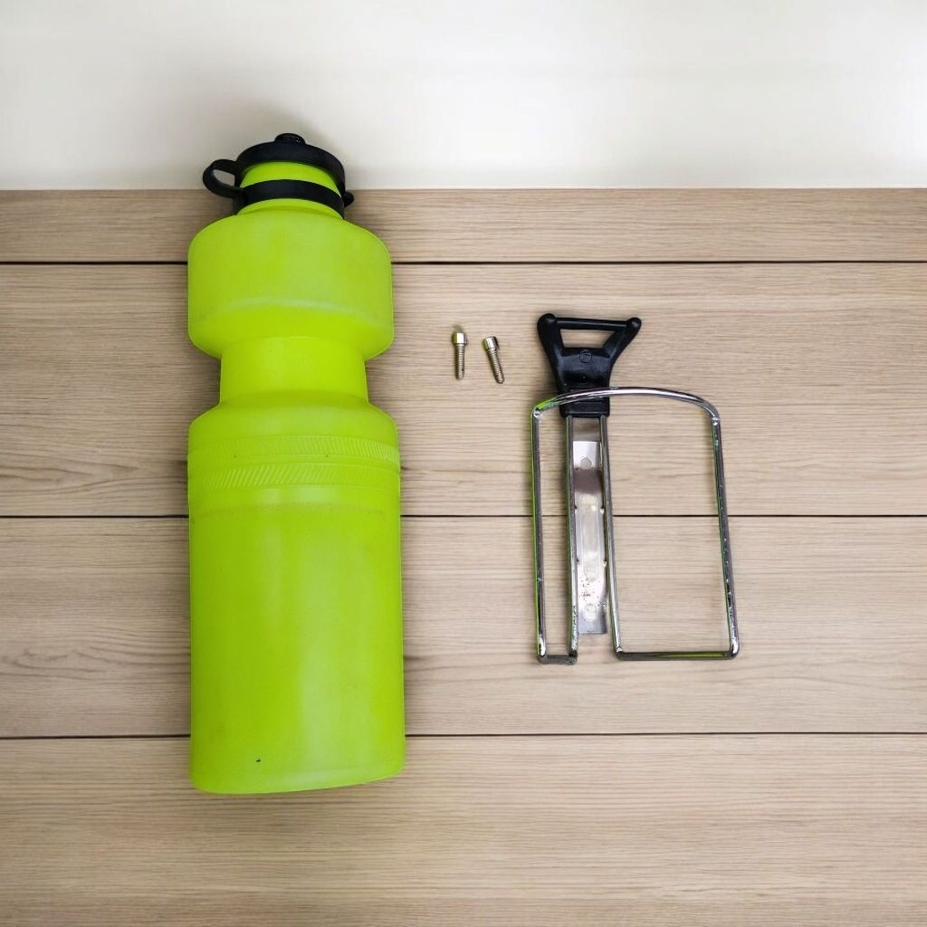 Bottle Water Sepeda dan Bottle Cage warna stabilo - Bidon dan Tempat Bidon Sepeda Jadul Vintage NOS 