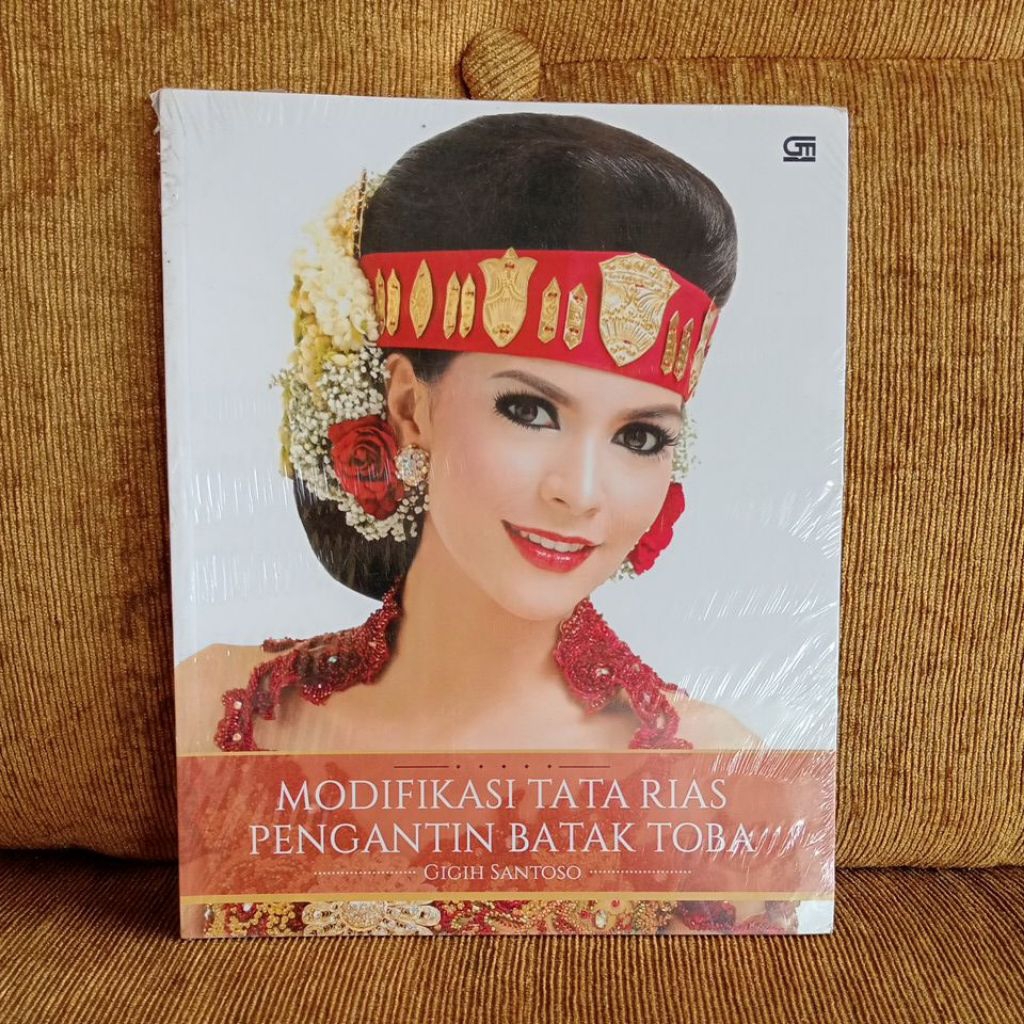 Buku Modifikasi Tata Rias Pengantin Batak Toba