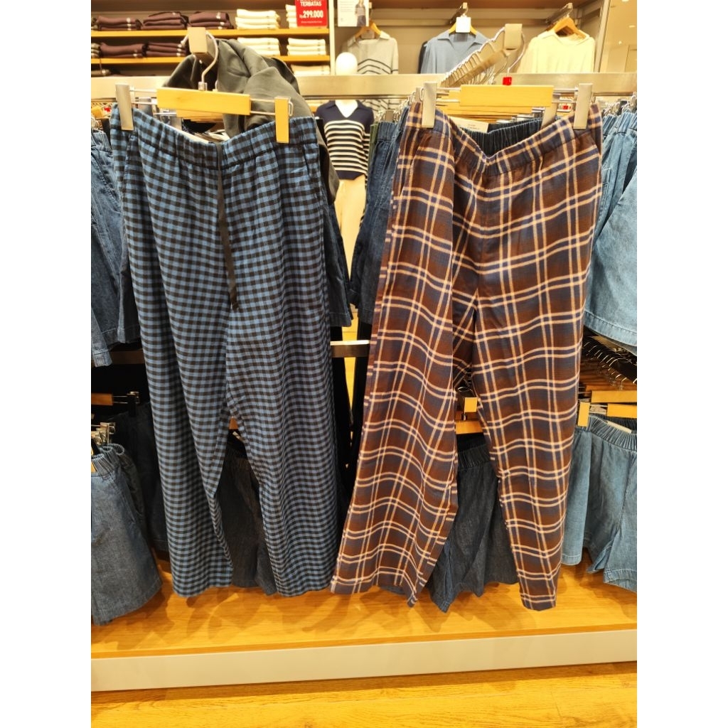 Celana Panjang Flannel Kotak Wanita Uniqlo (Unisex)