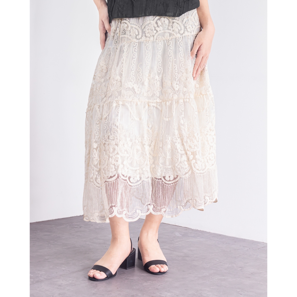 (Ready Stock) THESOOJI - Lacey Skirt - Rok Panjang Wanita Korea Brukat Putih