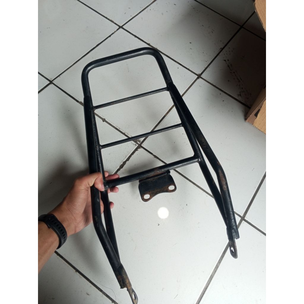 Keranjang belakang motor besi