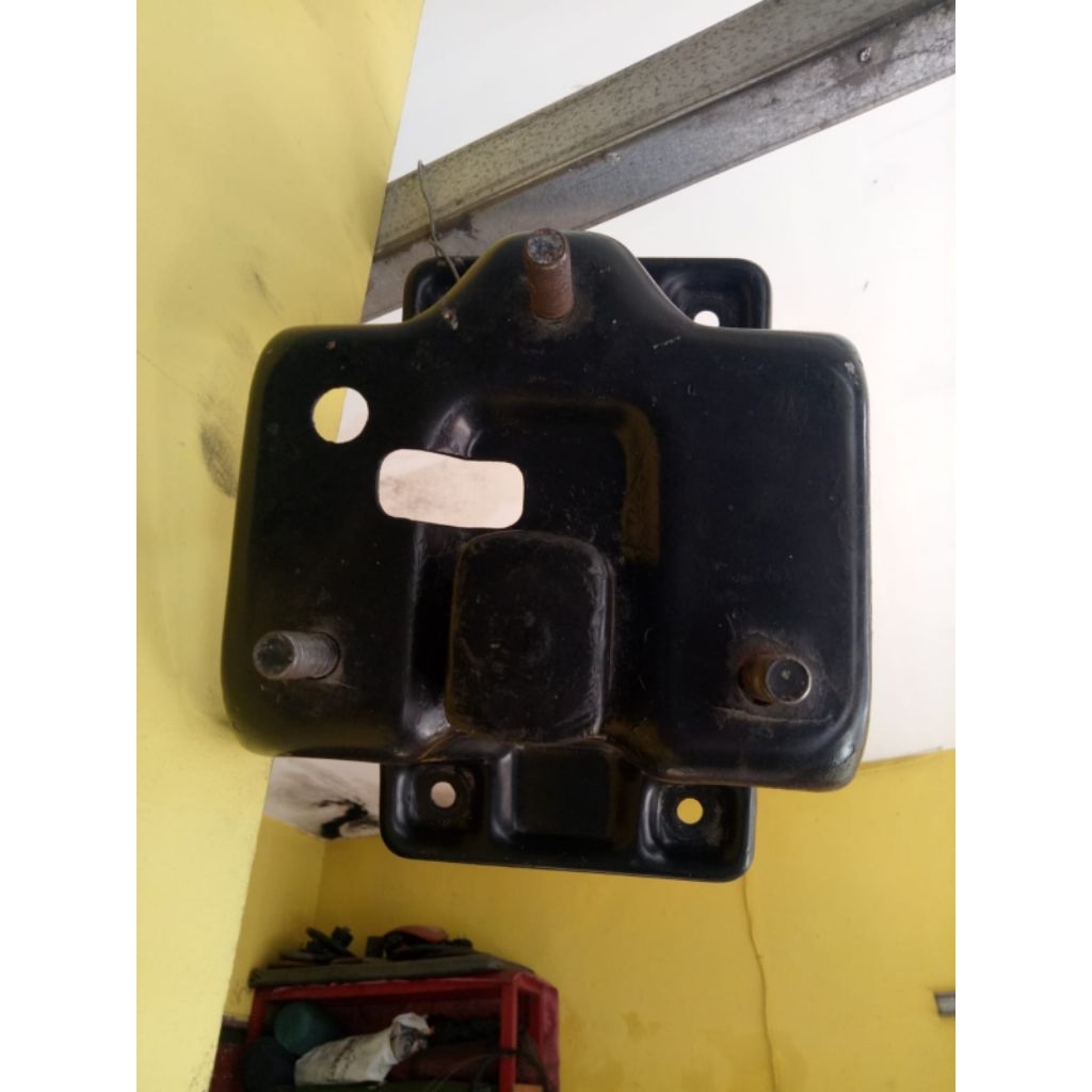Braket Bracket Gantungan Ban Isuzu Trooper Chevrolet Trooper