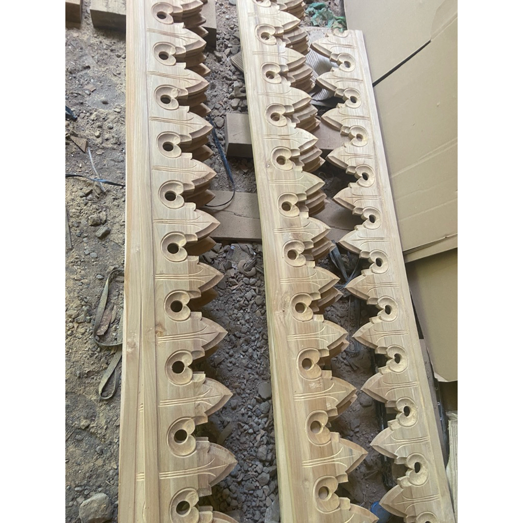 Lisplang ukir kayu jati aksesoris rumah joglo panjang 2 meter