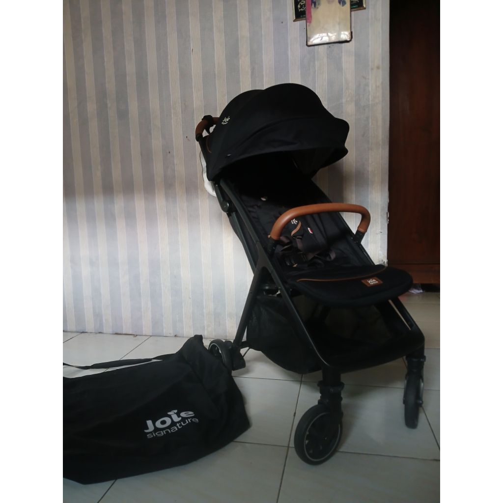 STROLLER JOIE PARCEL SIGNATURE Cabin Size Autofold Preloved