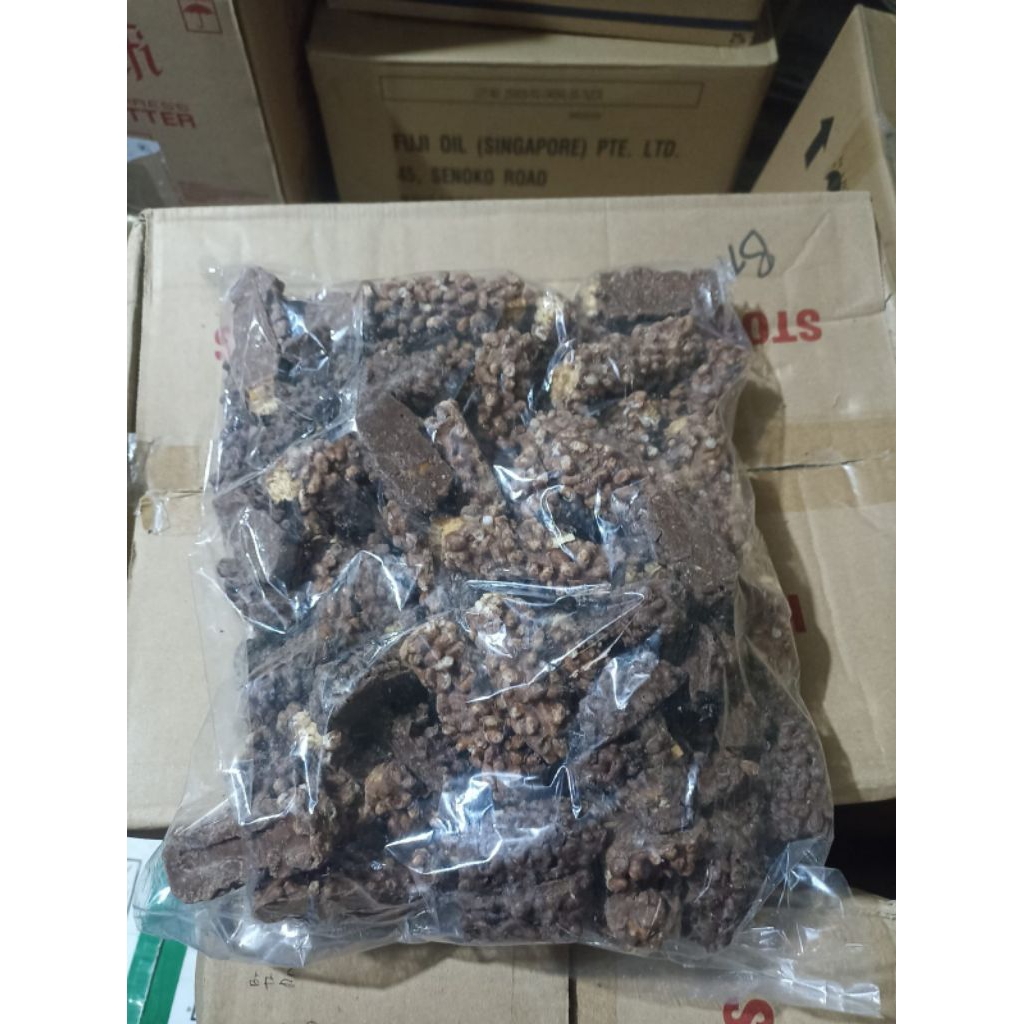 Patahan Coklat Top Beda Ukuran