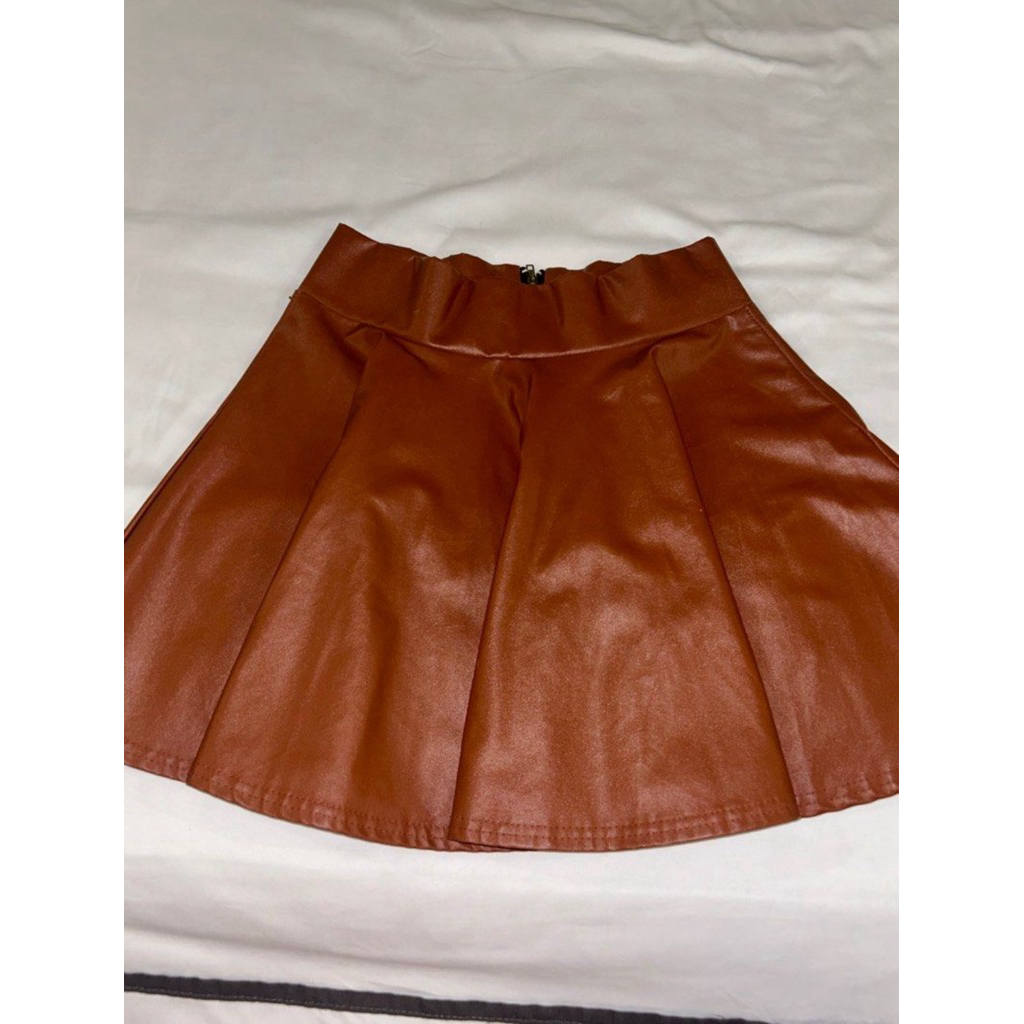 leather skirt
