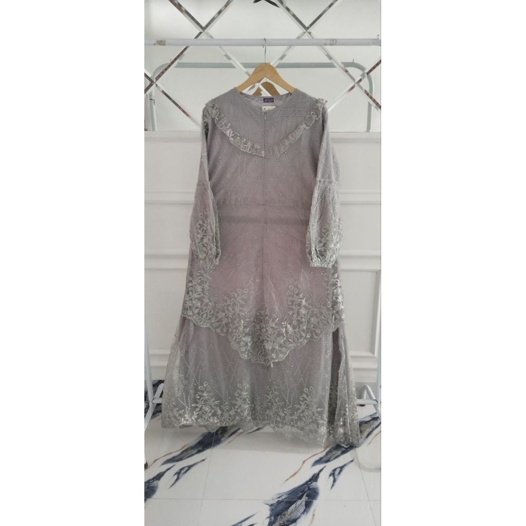 gamis brukat silver