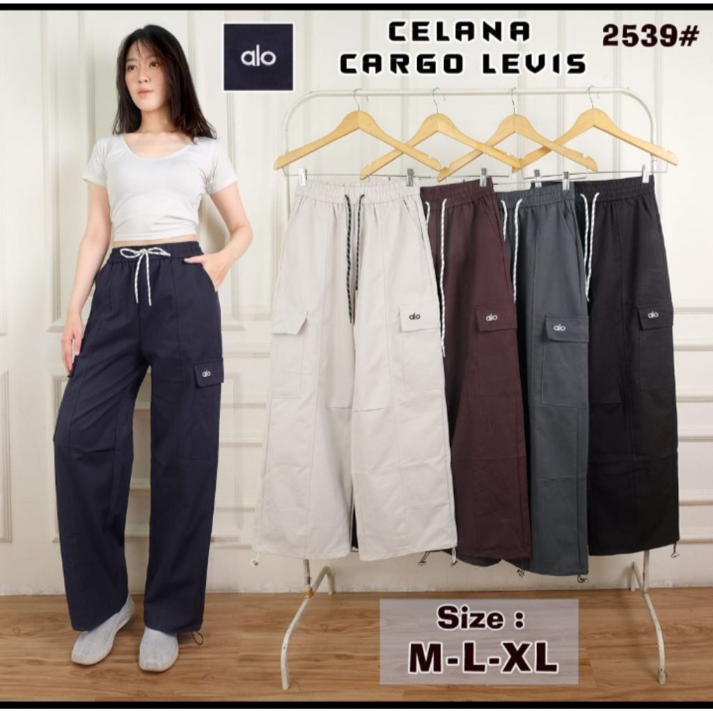 Celana Cargo Levis