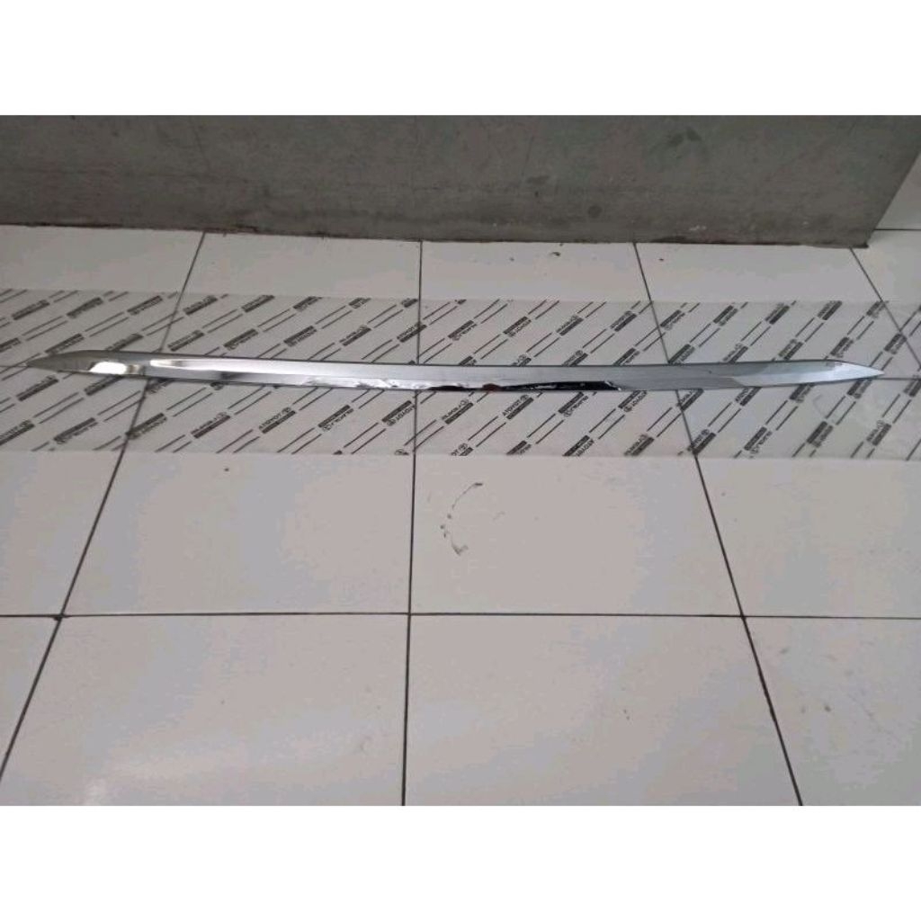 List Chrome Bemper Depan Calya Sigra Ori