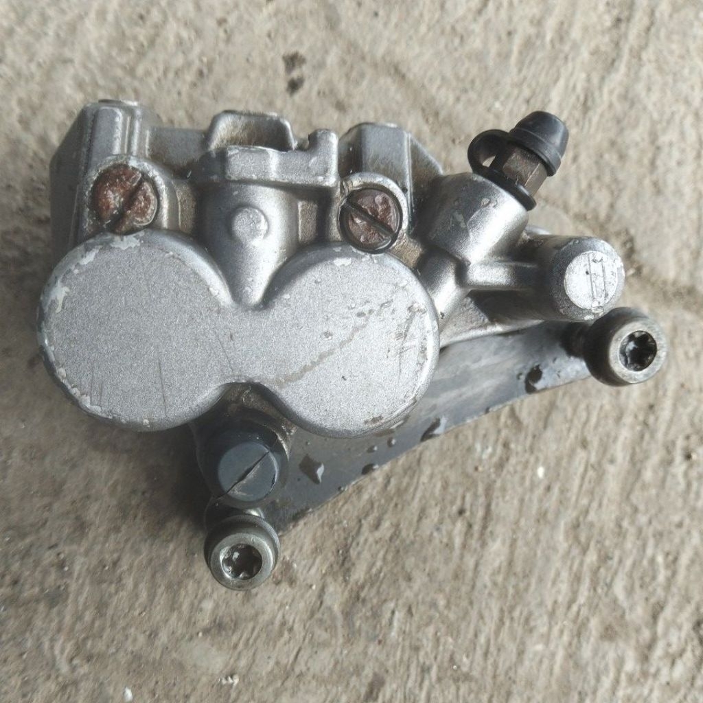 kaliper depan cs1 bekas original