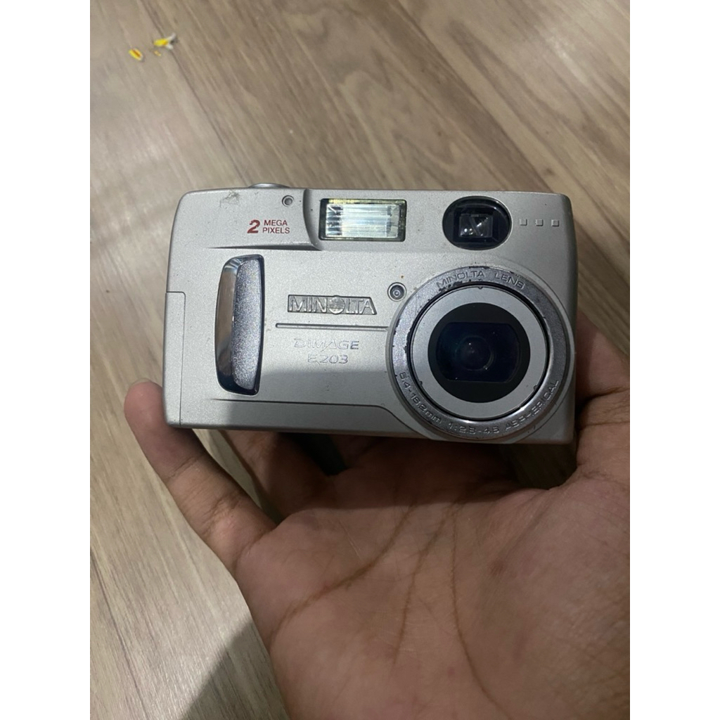 DIGICAM KONICA MINOLTA DIMAGE E203