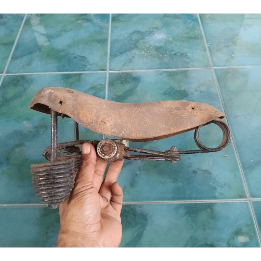 Sadle sepeda onthel kuno jok sadle pir keong sepeda onthel antik sadle sepeda onta antik pir keong