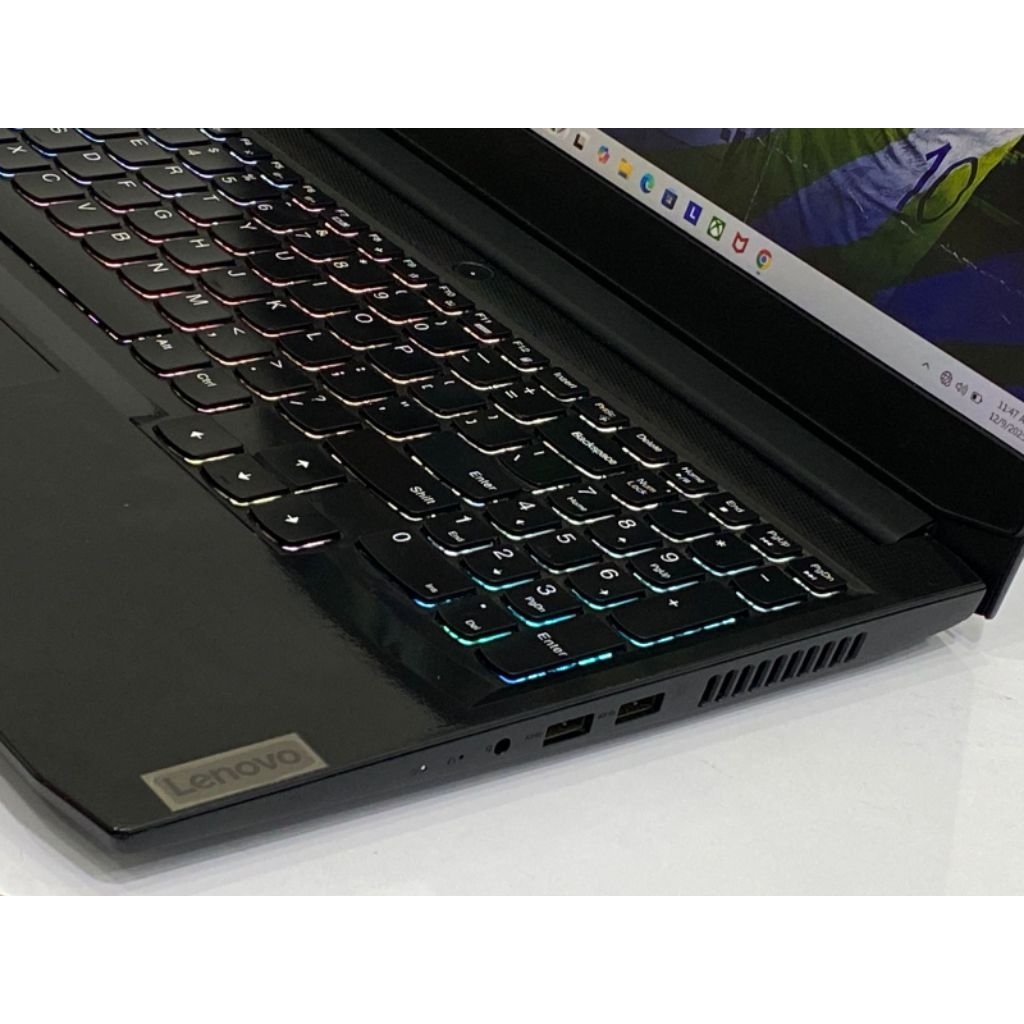 Laptop  Lenovo ideaped Gaming 3 / Procesorr AMD Ryzen 5 5600H / NVIDIA GeForce RTX 3050
