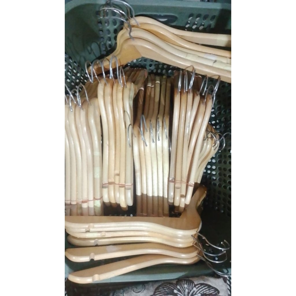 Hanger kayu aesthetic bekas toko
