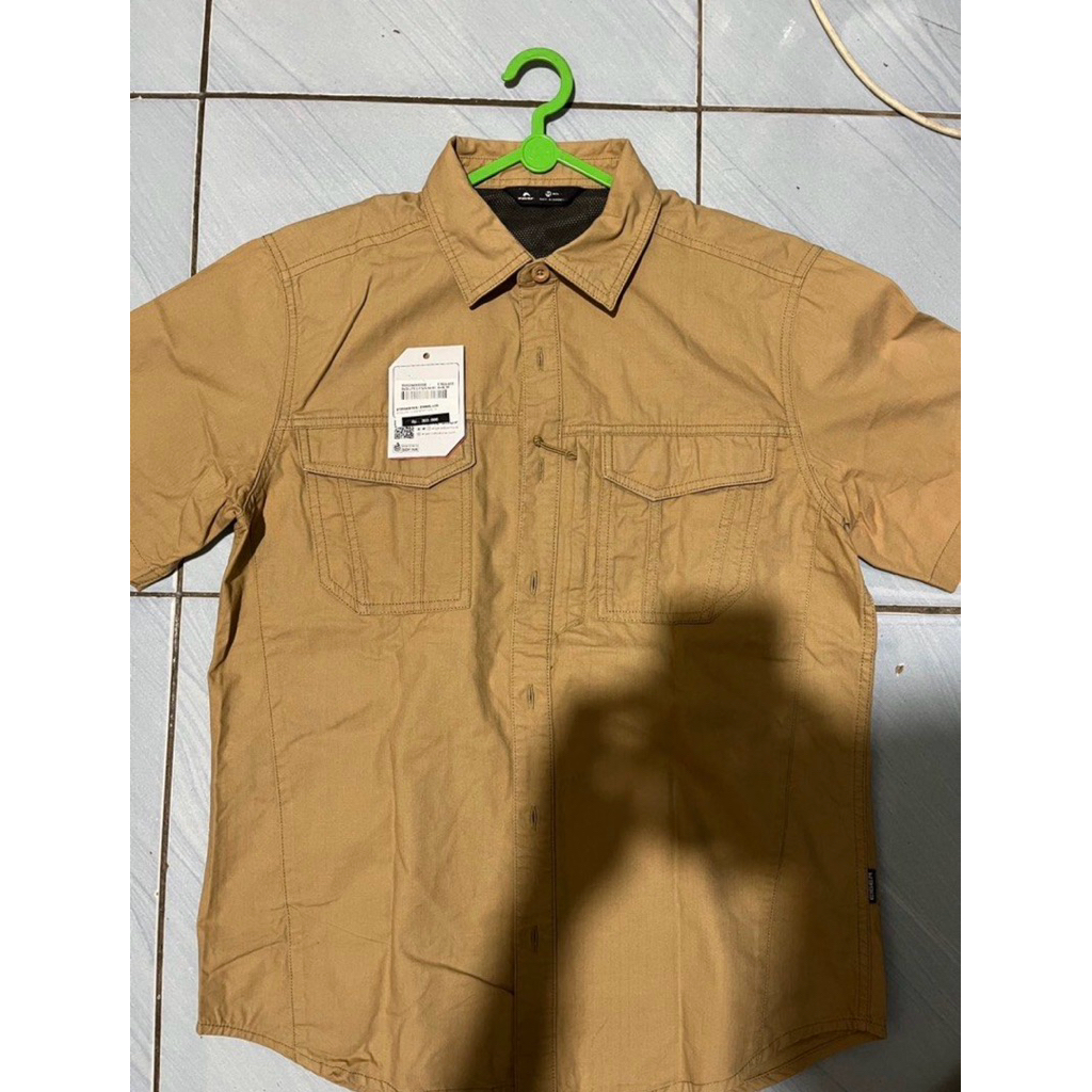 Kemeja eiger khaki ukuran M second