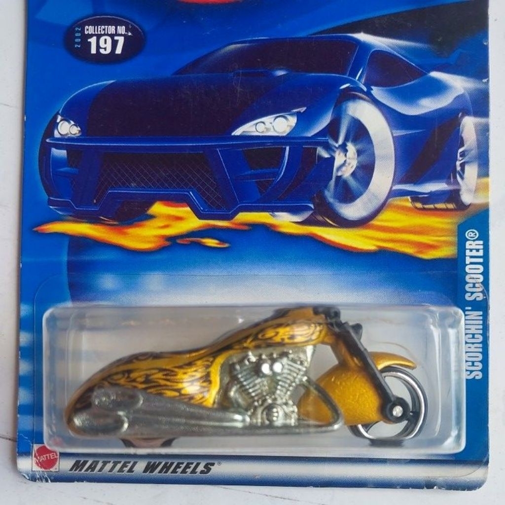 Diecaat motor Hot Wheels Scorchin Scooter( gold )