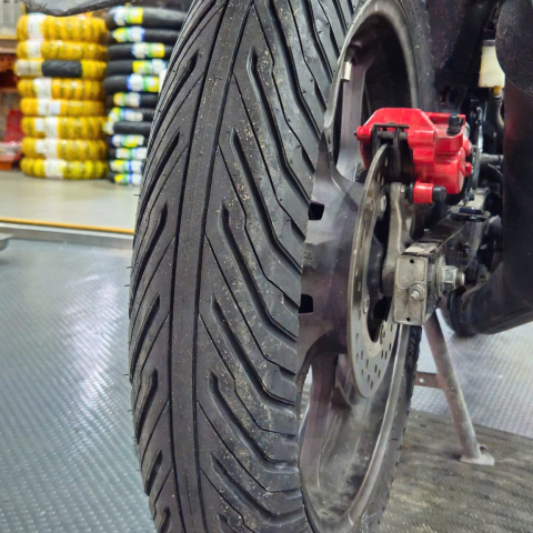 BAN LUAR MOTOR SWALLOW 140/70-17 RING 17 SB-170 POWER STORM XP TUBELESS