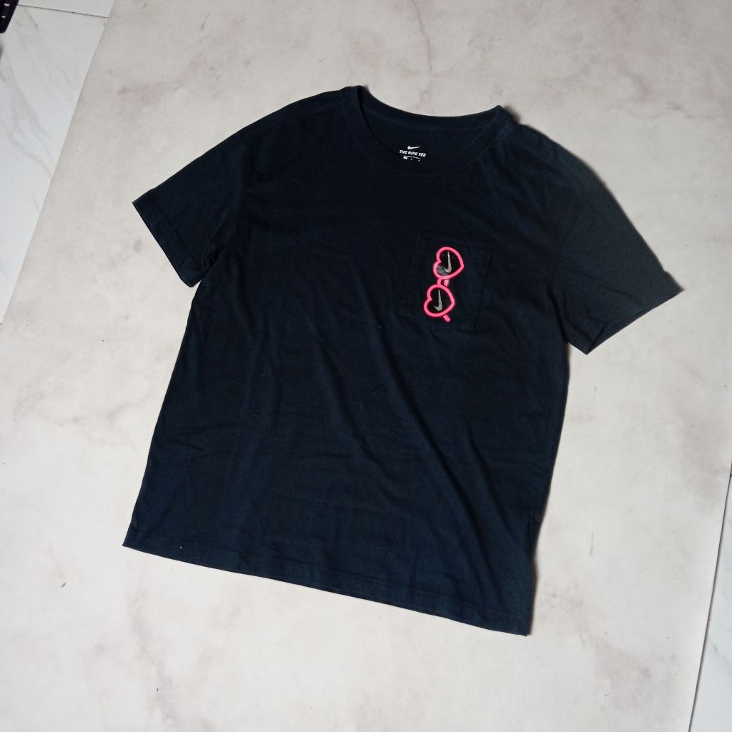 Kaos Nike Sport Love Sunglassess Pria Wanita Second Bekas