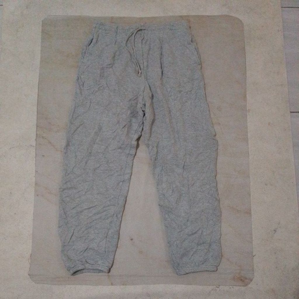 Celana Joger Uniqlo Abu