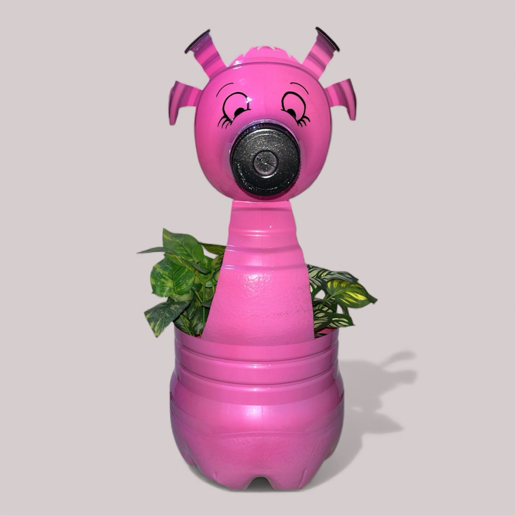 Pot dari galon bentuk karakter lucu cocok untuk dekorasi