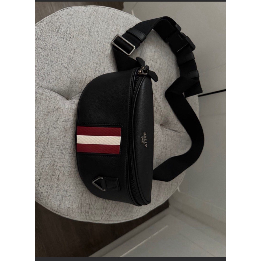 Bally Sling Bag Preloved
