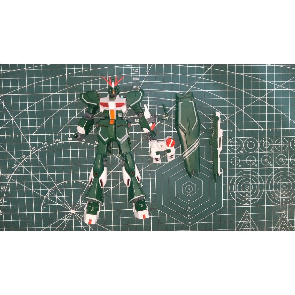 EG 1/144 Rx93v Nu Gundam 7 Eleven Daban