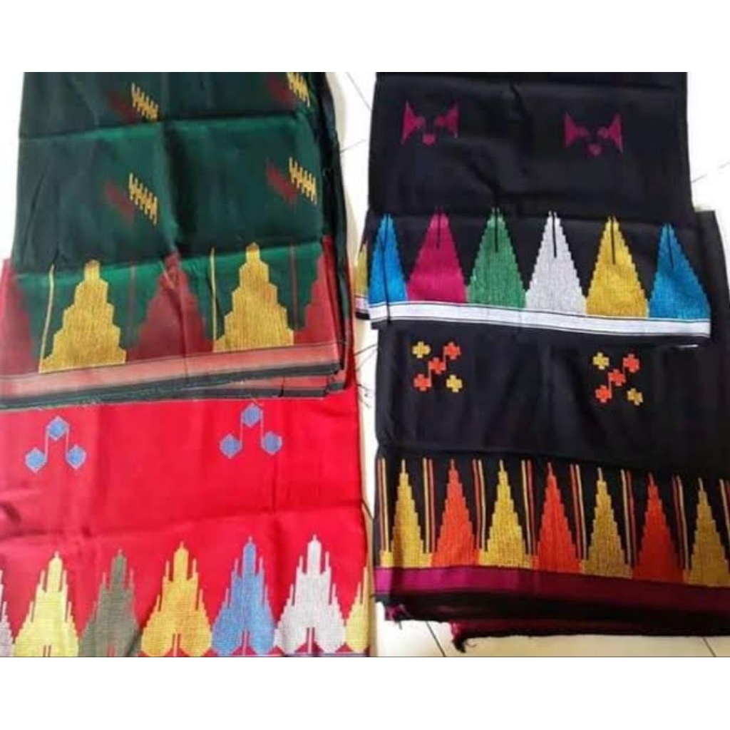 Sarung Tenun Khas Dompu Tembe Nggoli