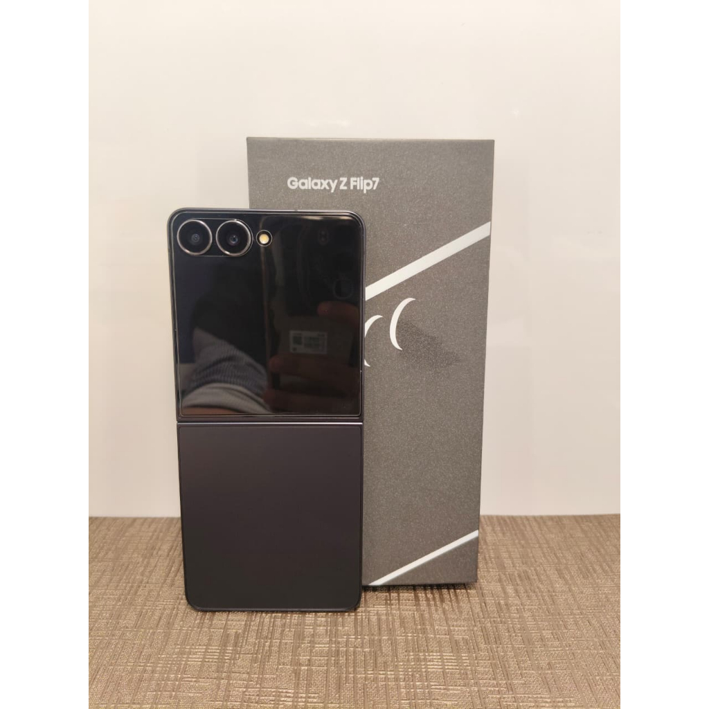 HP SECOND SAMSUNG GALAXY Z FLIP7 12/256GB JETBLACK EX BERGARANSI RESMI INDONESIA