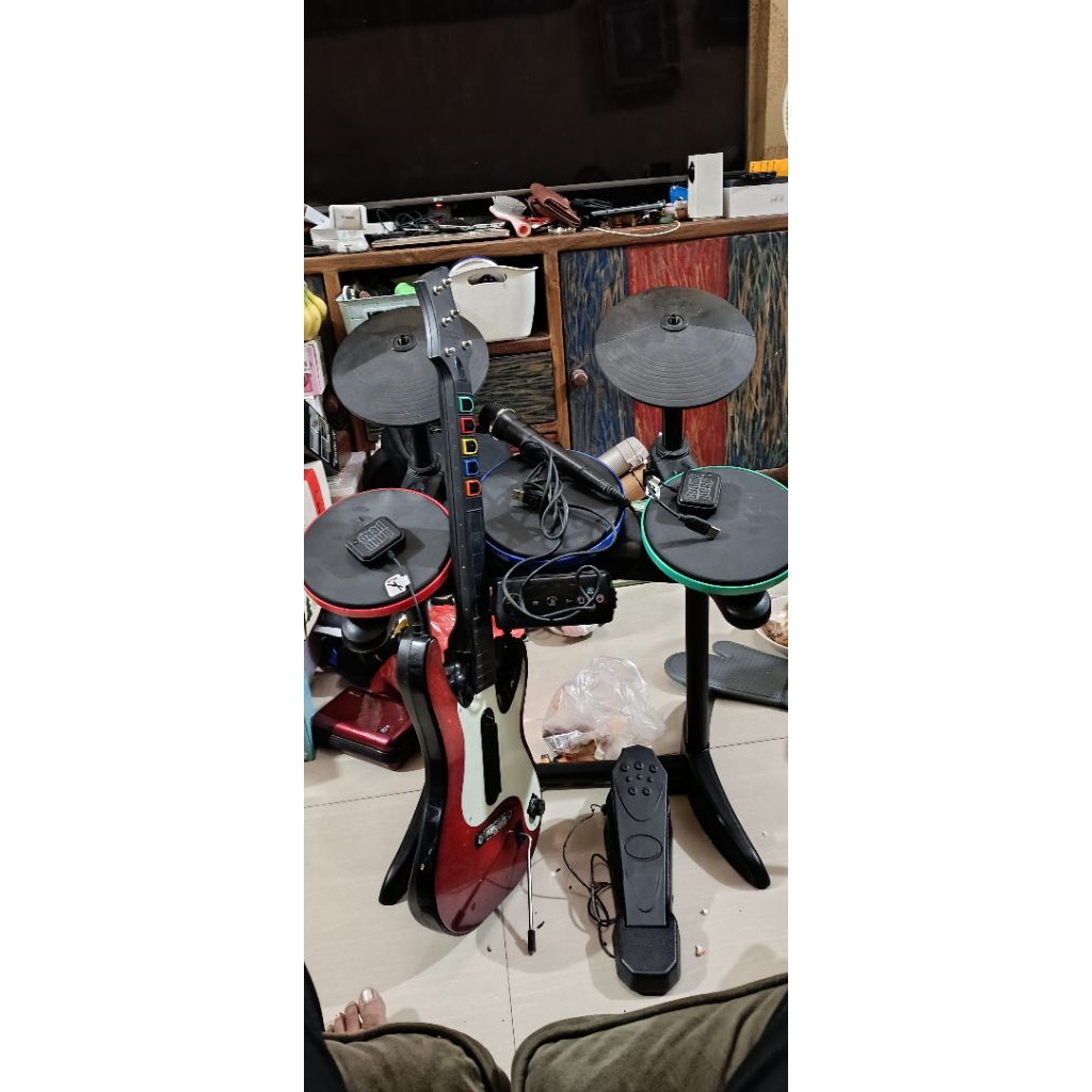 ps3 guitar hero world tour band hero bundle guitar