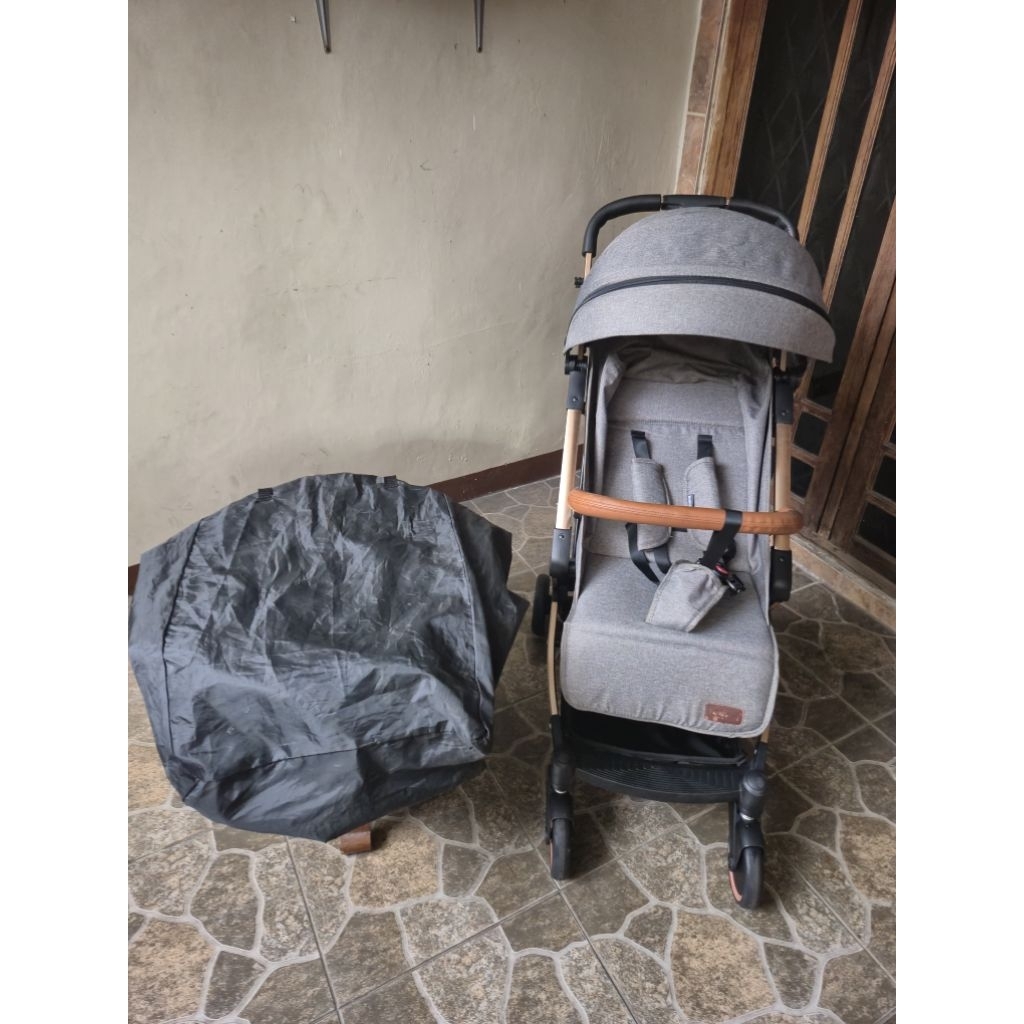 PRELOVED STROLLER BABYDOES ESMIOGOLD