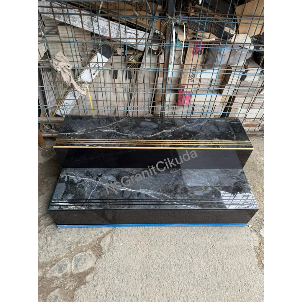 costume granit anak tangga motif marmer dinding hitam/putih