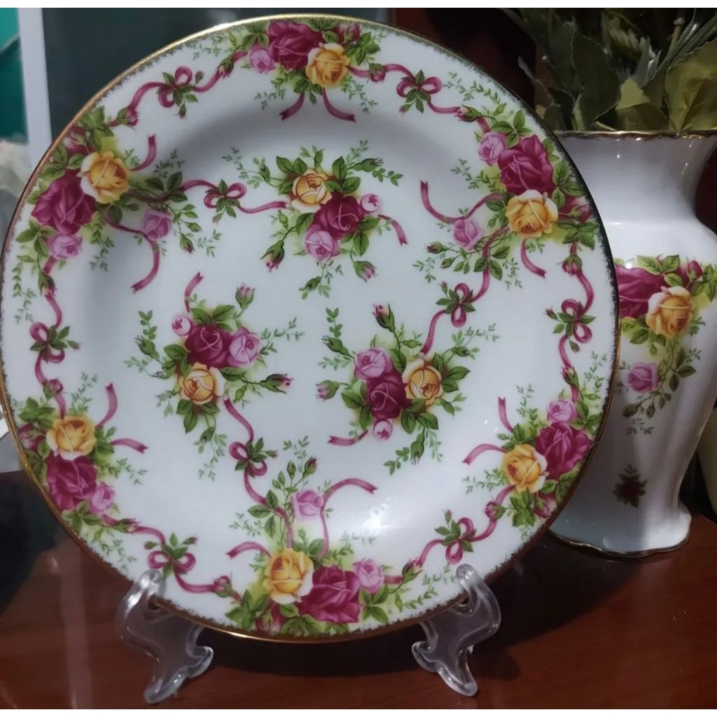 Piring Kue / Plate Ruby Celebration ROYAL ALBERT