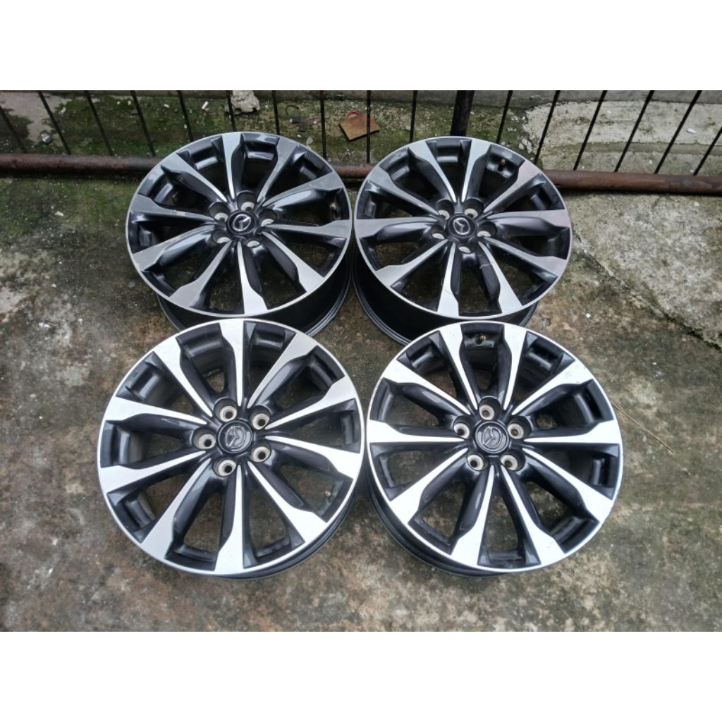 Ready Velg Copotan Original Mazda Cx3 Ring 18 Pcd 5x114,3 kondisi bekas,masih bagus cocok buat mobil