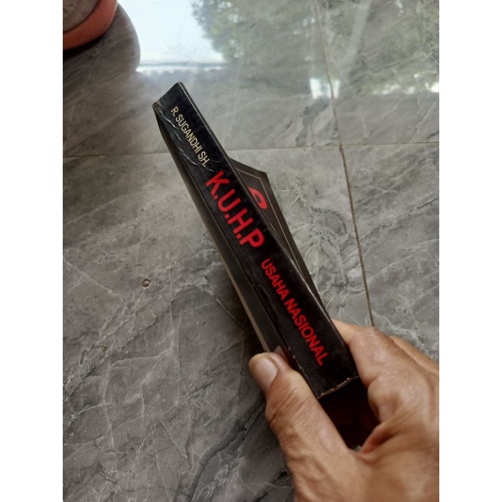 KUHP DAN PENJELASANNYA USAHA NASIONAL-R. Sugandhi SH-Di GB2 kode D1