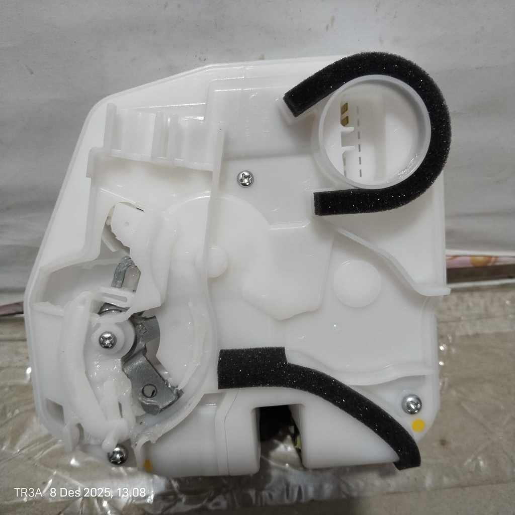 Doorlock pintu tengah XPander KANAN RH ORIGINAL