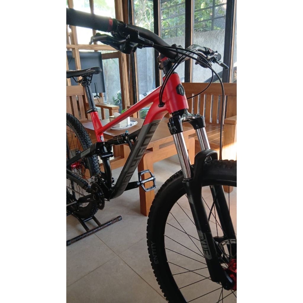 Sepeda Polygon Siskiu D5 tahun 2022 second size M 27.5