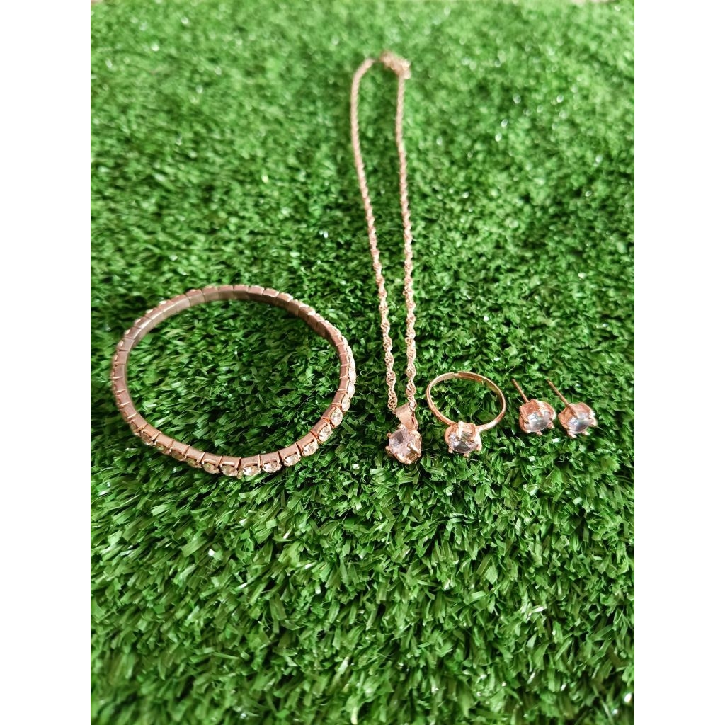 1 SET PERHIASAN XUPING ANAK PERMATA