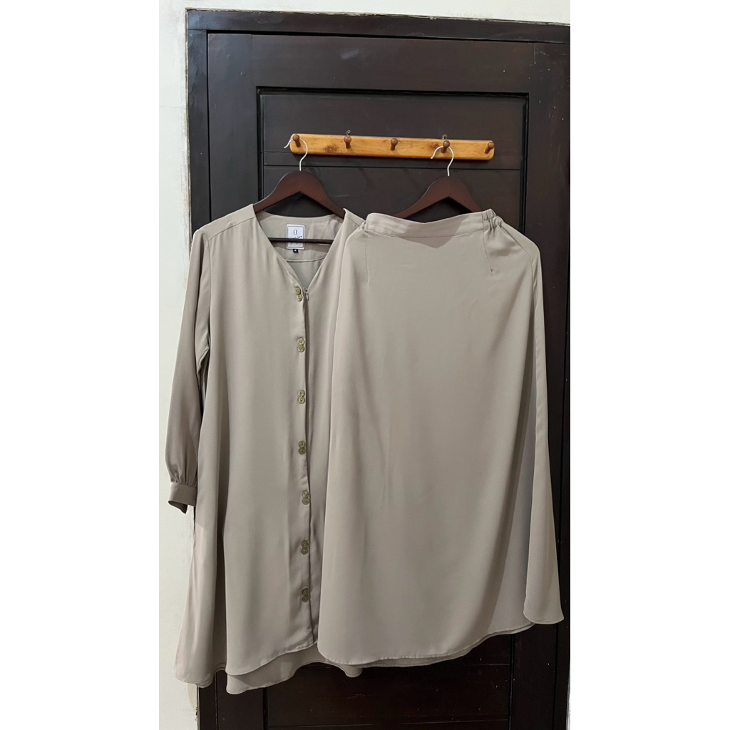 PRELOVED JAKSET ELMADINA ABAYA