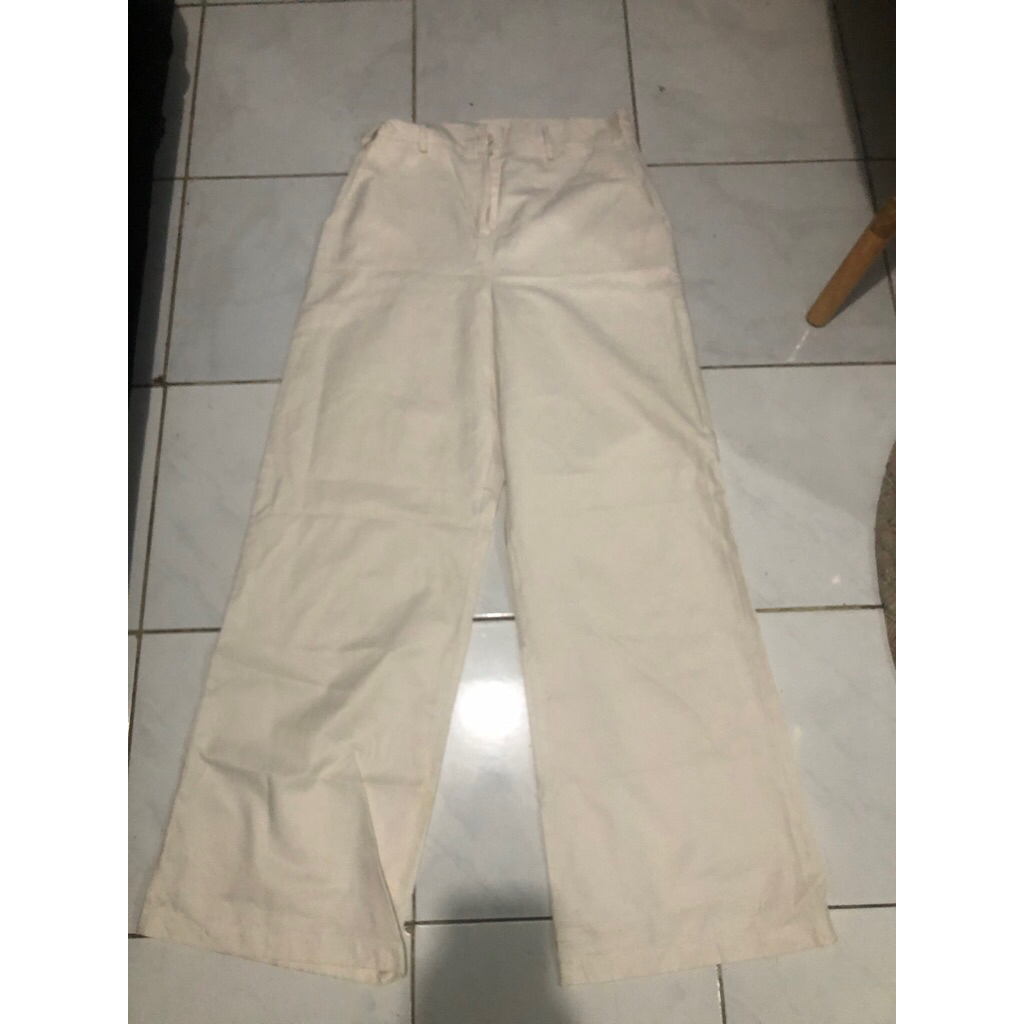 Preloved oro pants putih uk XL