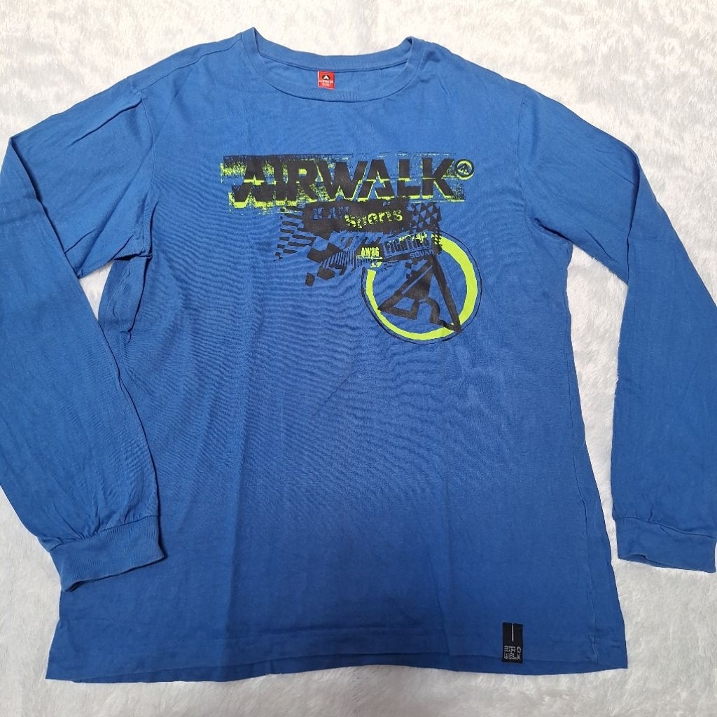 kaos lengan panjang airwalk biru elektrik