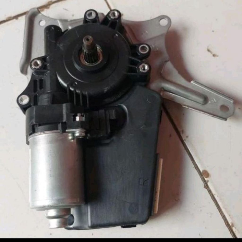 Motor Sliding Pintu Tengah Kanan Toyota Sienta Type Q