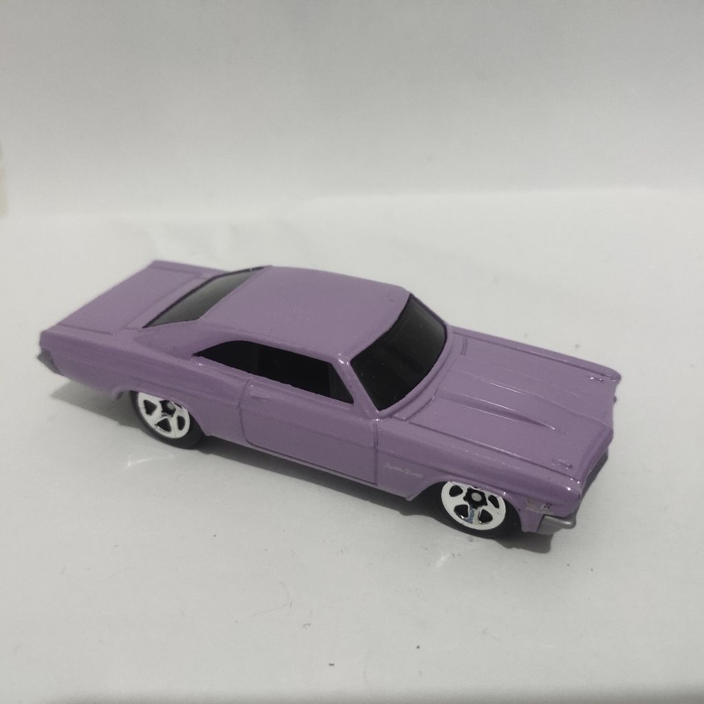 Hotwheels Chevy Impala Ungu