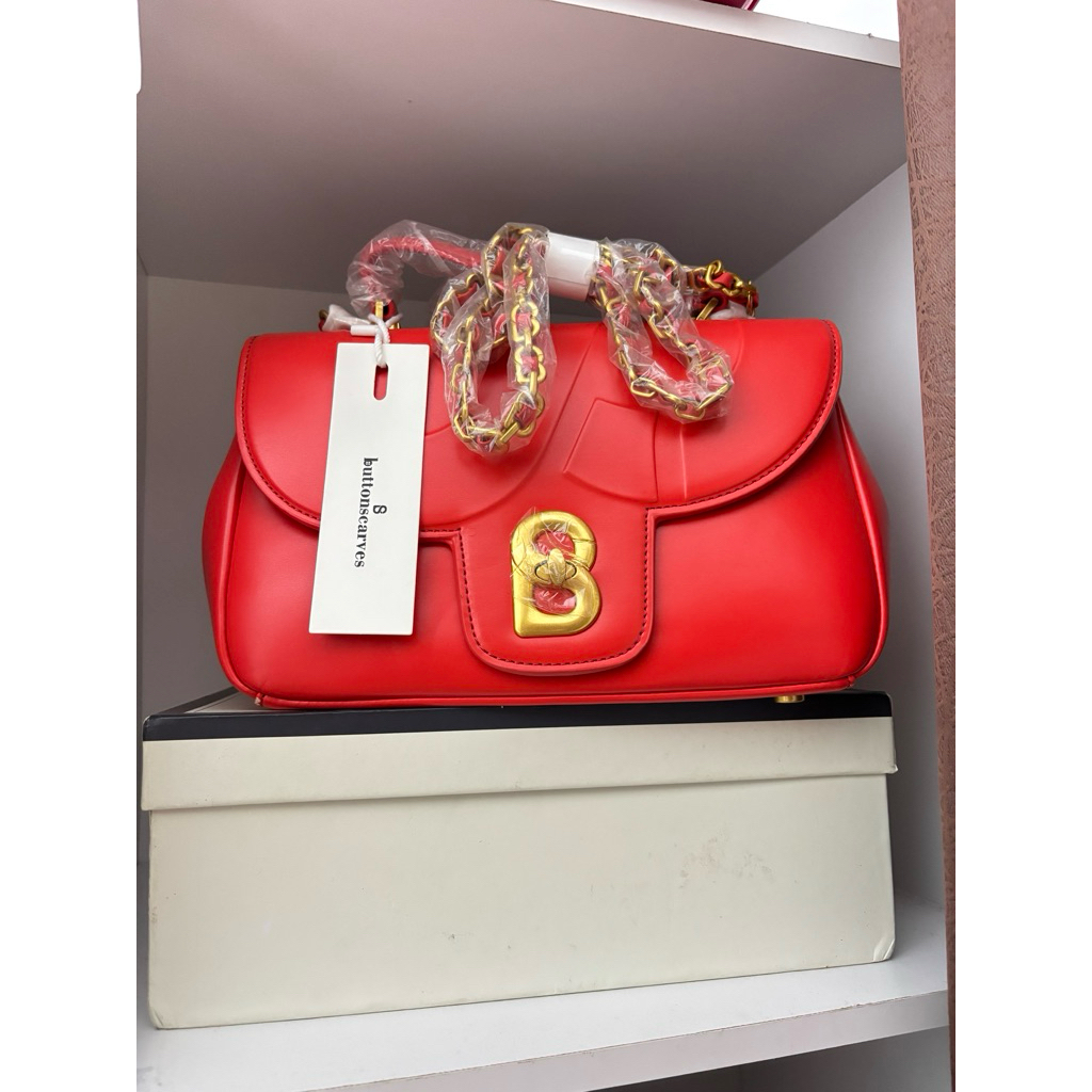 NEW ALMA SMOOTH FINISH SCARLET BAG BUTTONSCARVES MEDIUM