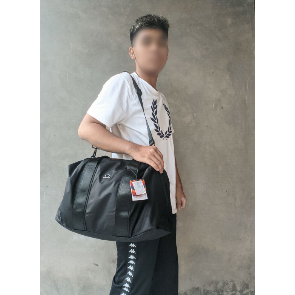 Duffle Bag / Barrel bag ellesse Black