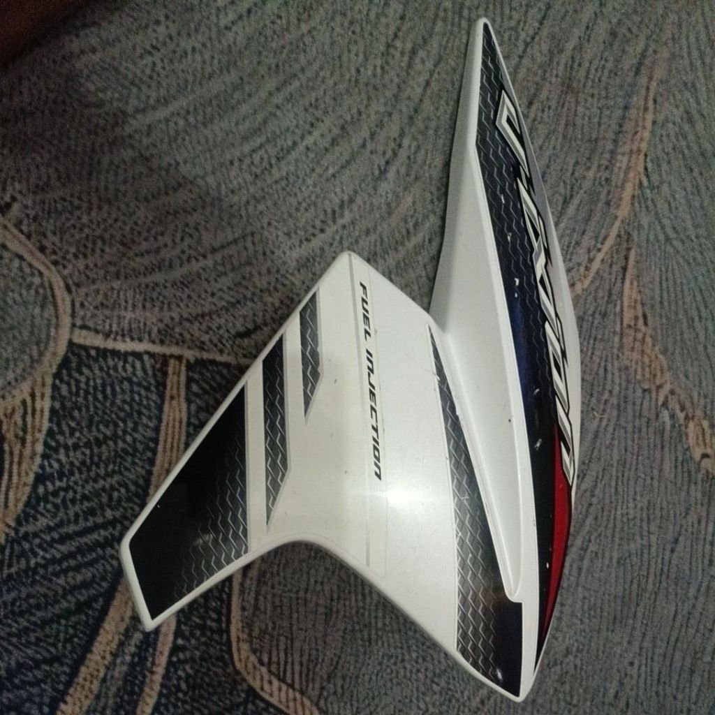 SAYAP TANGKI BAGIAN KANAN YAMAHA VIXION NEW KS NVL 1PA