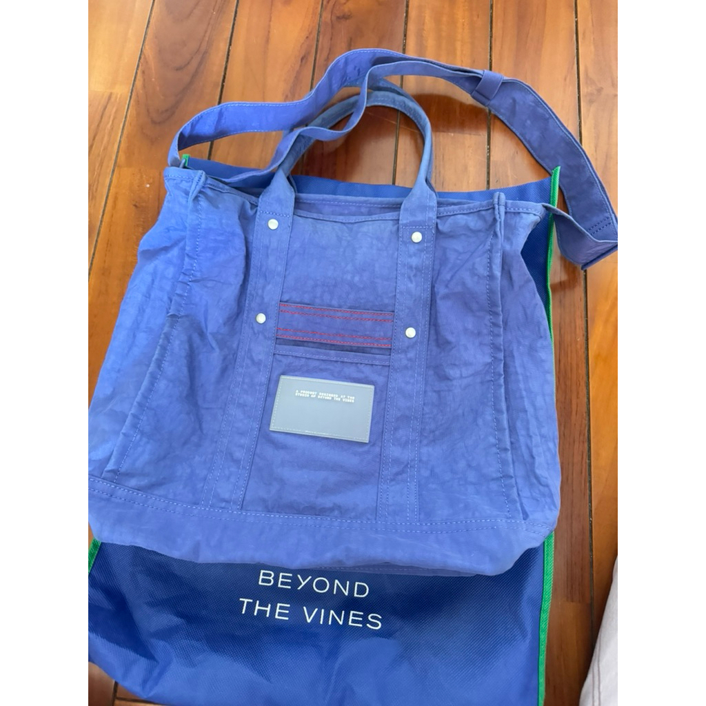 BTV BEYOND THE VINES CRUNCH CARRYALL 02 / BTV PRELOVED