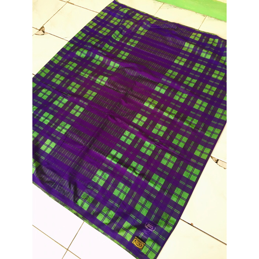 SARUNG BHS FULL SUTRA KDT GOLD ( kain warna 90%) cuman lunturan tipis aja